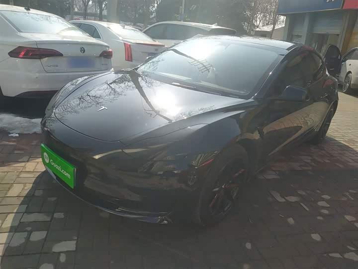 Фото 2 - Tesla Model 3