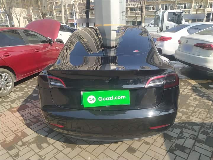 Фото 6 - Tesla Model 3