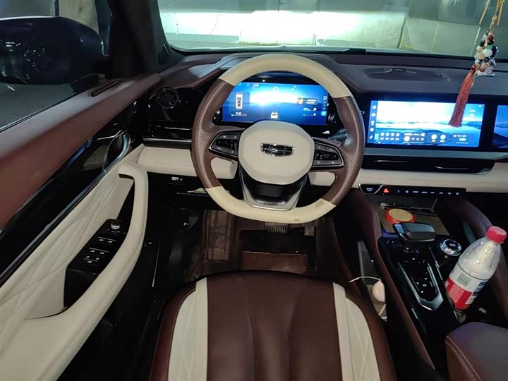 Фото 3 - Geely Monjaro