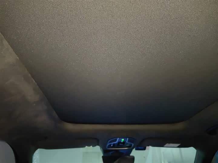 Фото 9 - Geely Monjaro