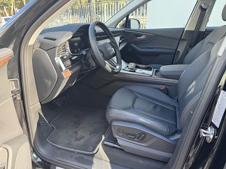 Фото 8 - Audi Q7