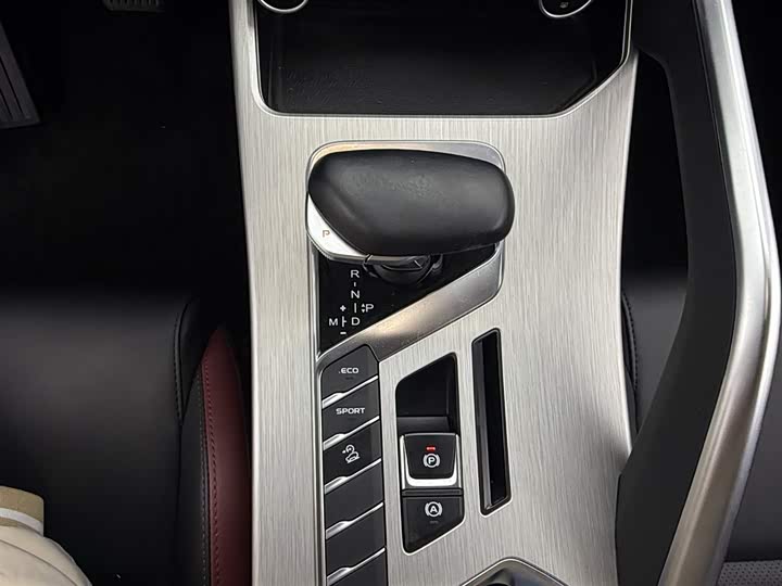 Фото 9 - Geely Coolray
