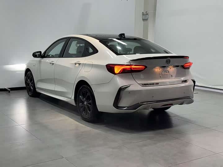 Фото 8 - Buick Verano