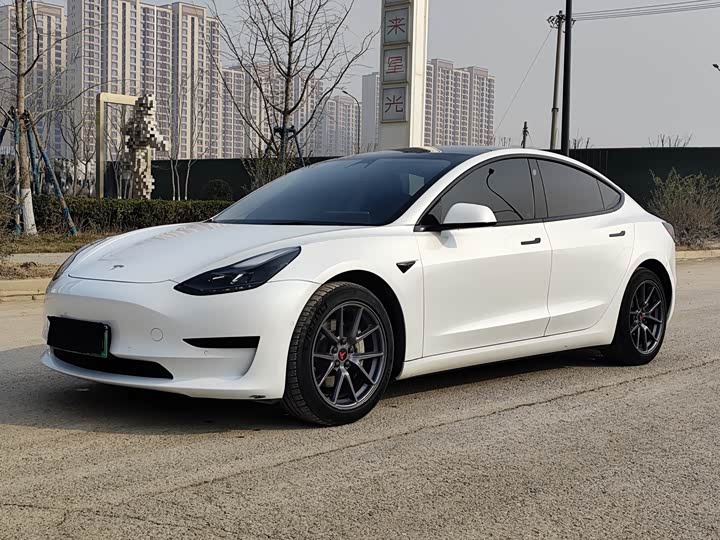 Фото 1 - Tesla Model 3