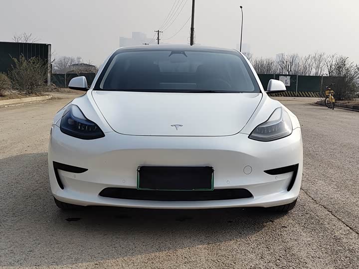 Фото 2 - Tesla Model 3