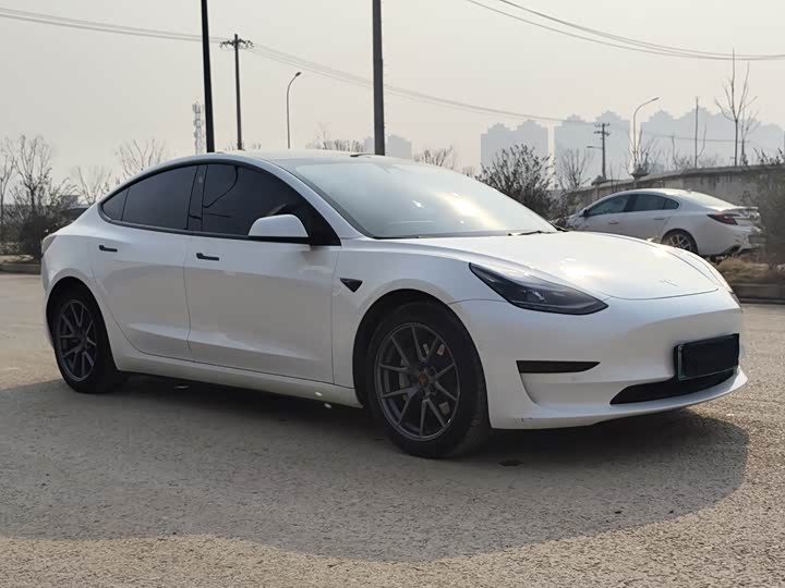 Фото 3 - Tesla Model 3