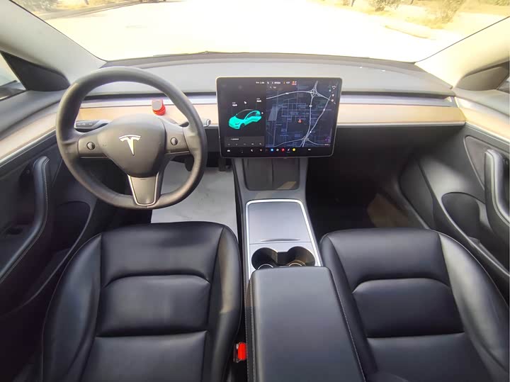 Фото 6 - Tesla Model 3