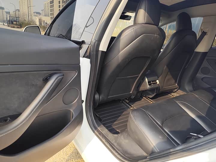 Фото 8 - Tesla Model 3