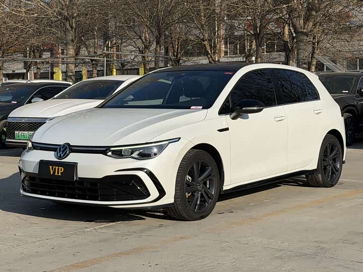 Фото 1 - Volkswagen Golf