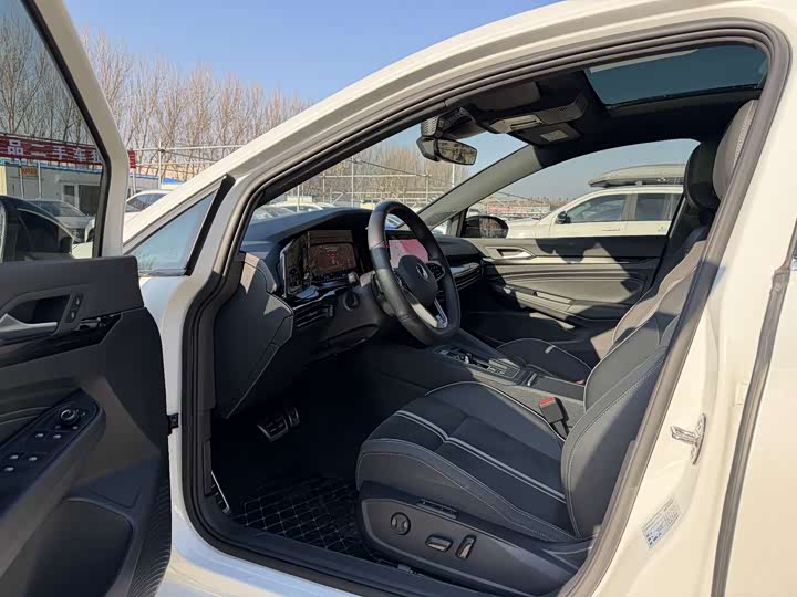 Фото 7 - Volkswagen Golf