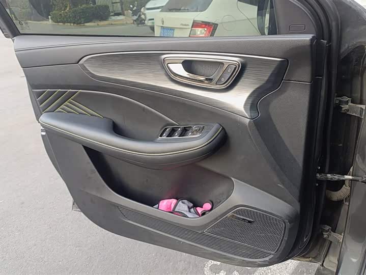 Фото 7 - Roewe RX5