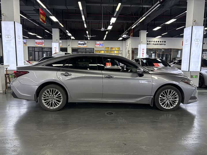 Фото 3 - Toyota Avalon