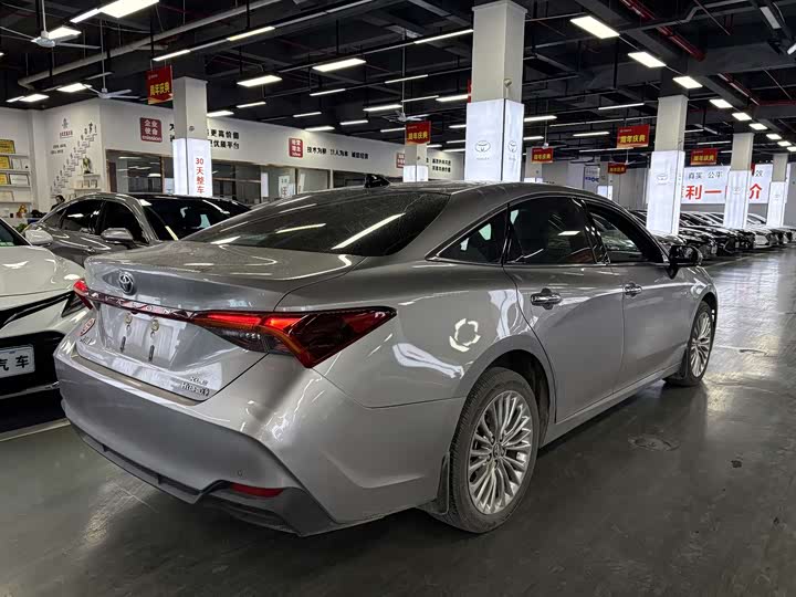 Фото 6 - Toyota Avalon