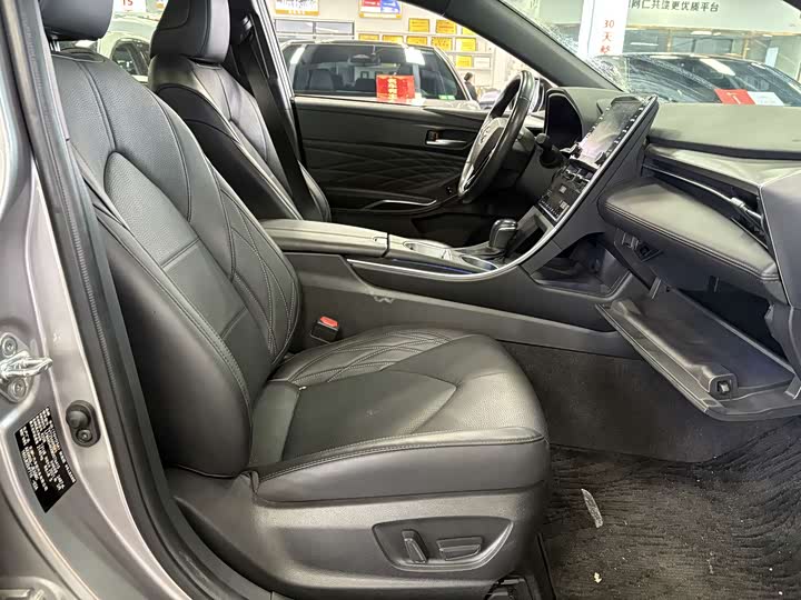 Фото 8 - Toyota Avalon