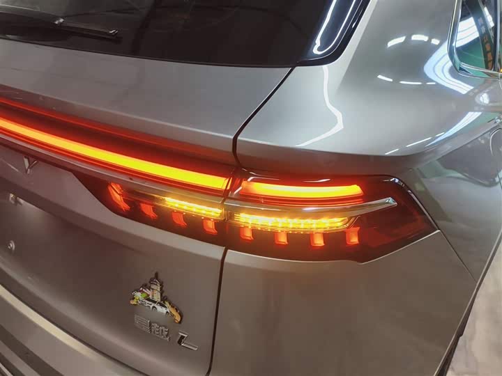 Фото 8 - Geely Monjaro