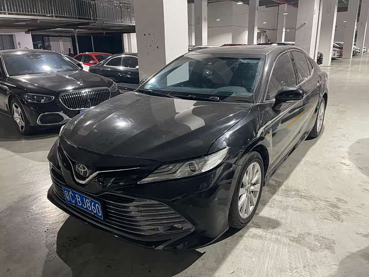 Фото 1 - Toyota Camry