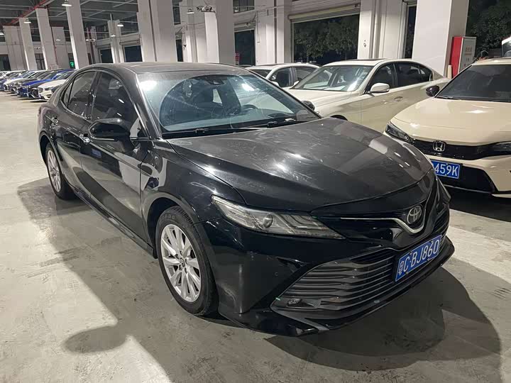 Фото 3 - Toyota Camry