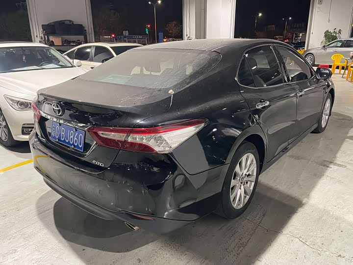 Фото 4 - Toyota Camry