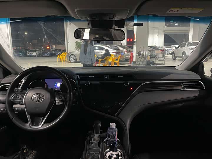 Фото 8 - Toyota Camry