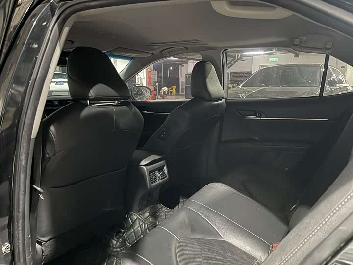 Фото 9 - Toyota Camry