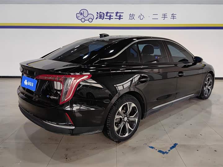 Фото 3 - Hongqi E-QM5