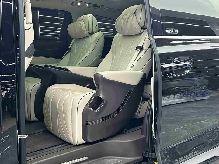 Фото 7 - Denza D9