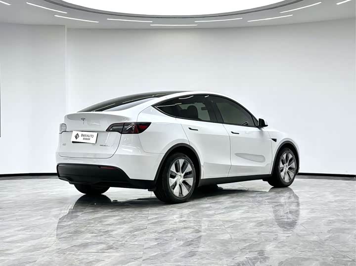 Фото 6 - Tesla Model Y