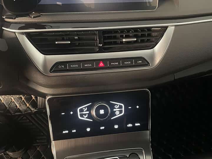 Фото 7 - Hongqi H5