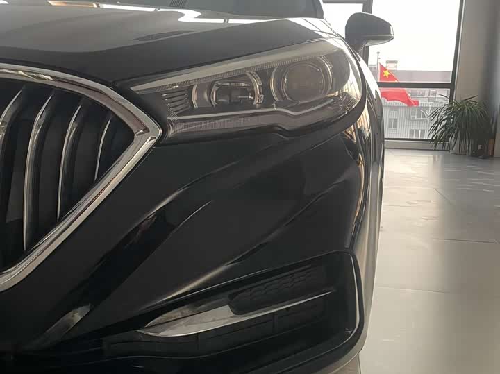 Фото 9 - Hongqi H5