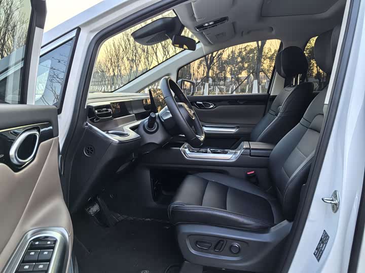 Фото 4 - GAC Trumpchi E8