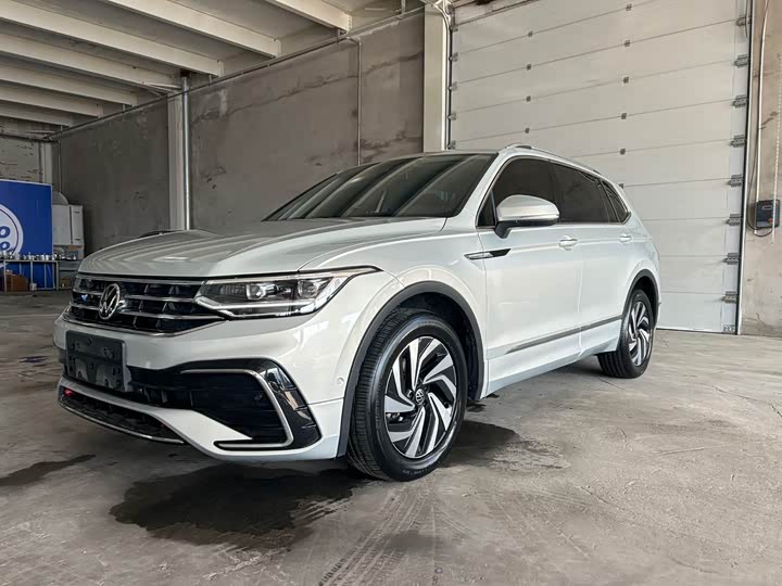 Фото 2 - Volkswagen Tiguan L Pro