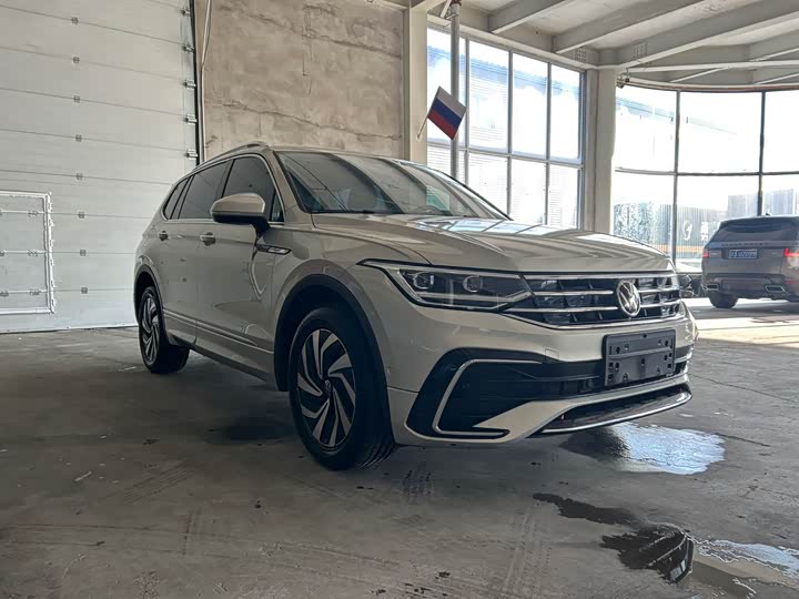 Фото 3 - Volkswagen Tiguan L Pro