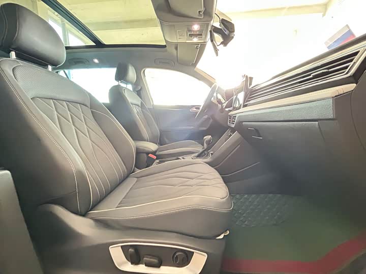 Фото 8 - Volkswagen Tiguan L Pro