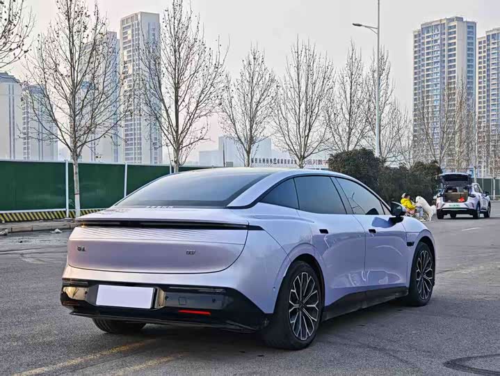 Фото 9 - Zeekr 007