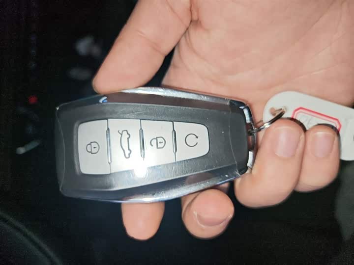 Фото 9 - Geely Monjaro