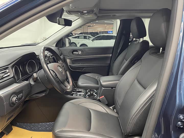 Фото 8 - Jeep Grand Commander