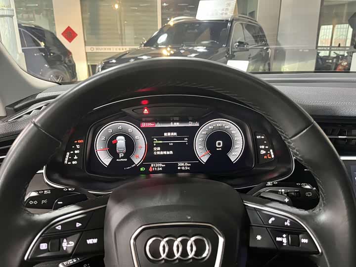 Фото 8 - Audi Q7