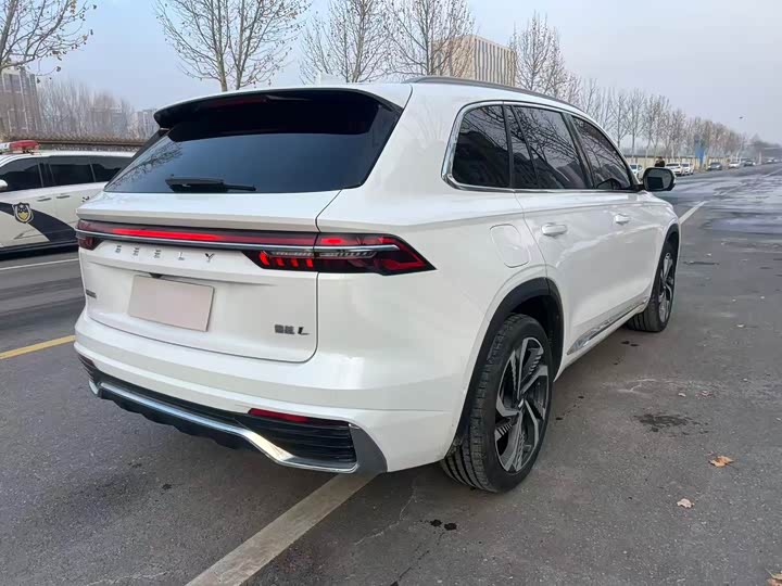 Фото 6 - Geely Monjaro