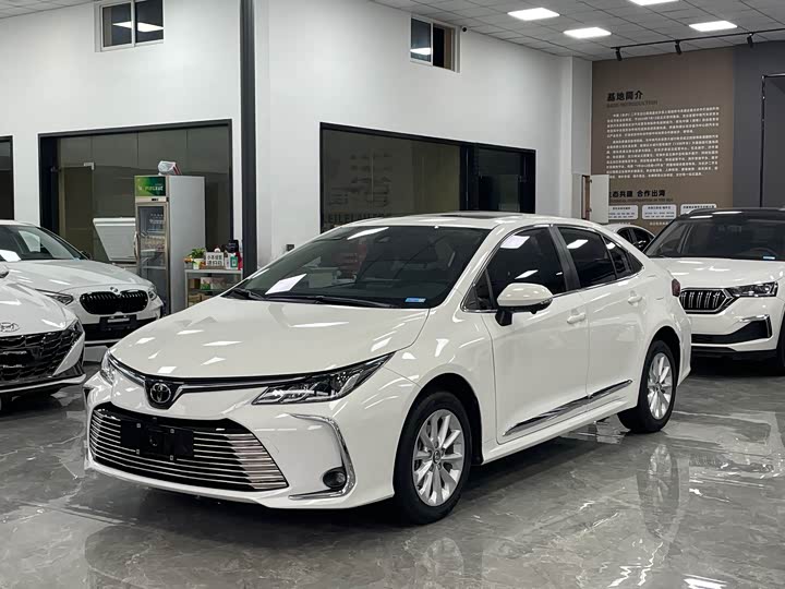 Фото 1 - Toyota Corolla