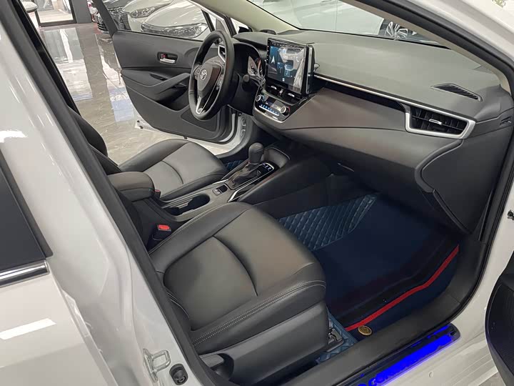 Фото 7 - Toyota Corolla