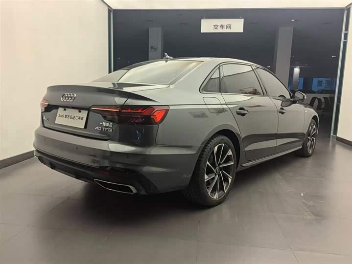 Фото 4 - Audi A4L