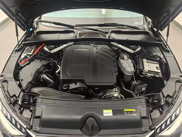 Фото 6 - Audi A4L