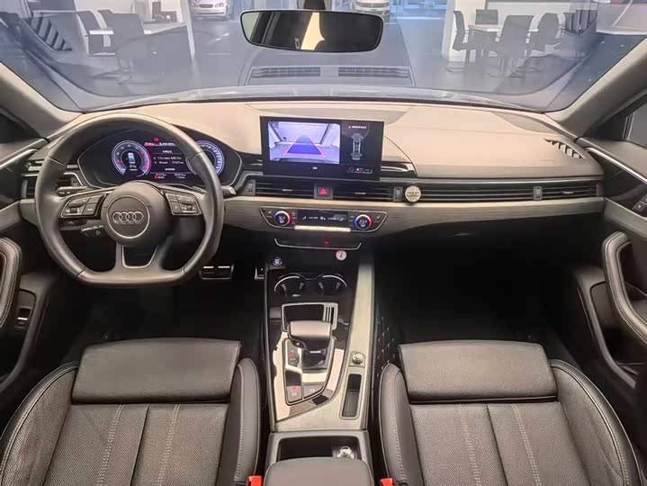 Фото 8 - Audi A4L