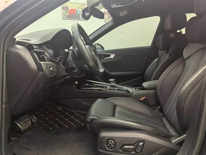 Фото 9 - Audi A4L