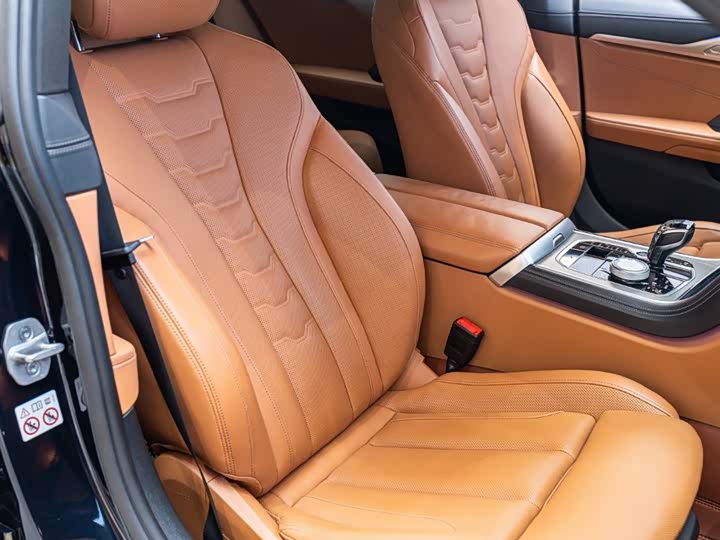 Фото 3 - BMW 8 Series