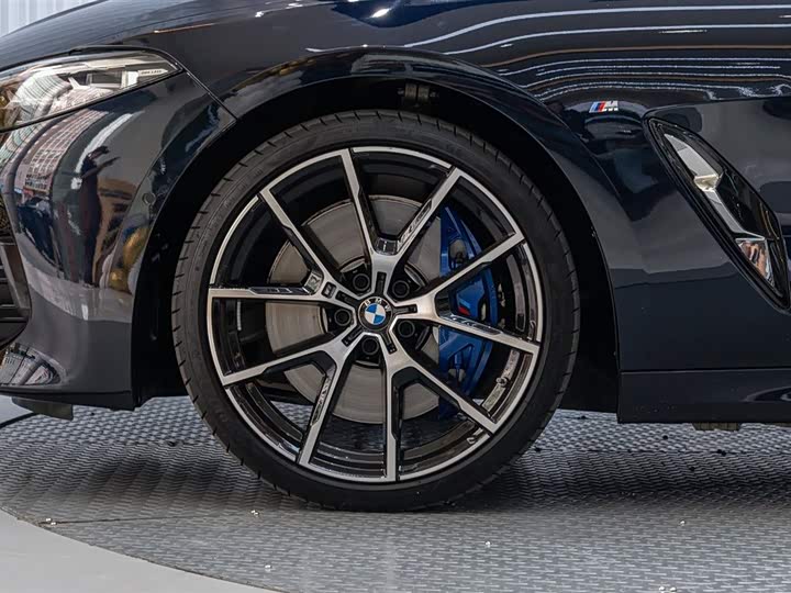 Фото 7 - BMW 8 Series