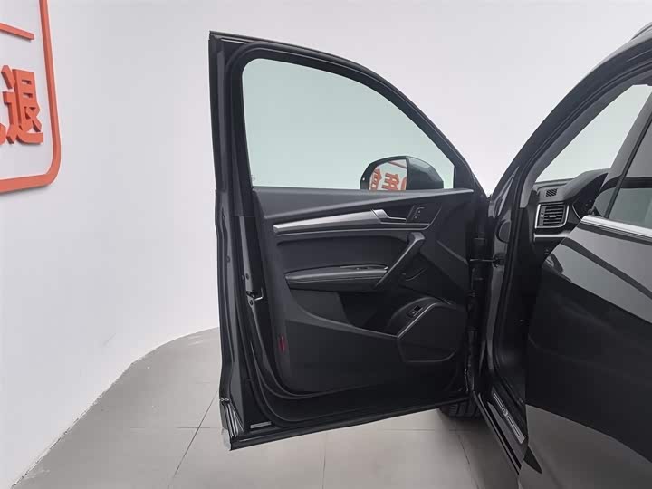 Фото 8 - Audi Q5L