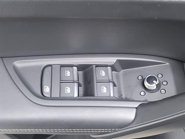 Фото 9 - Audi Q5L