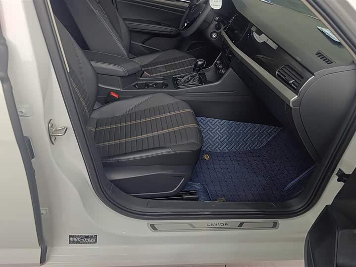 Фото 8 - Volkswagen Lavida