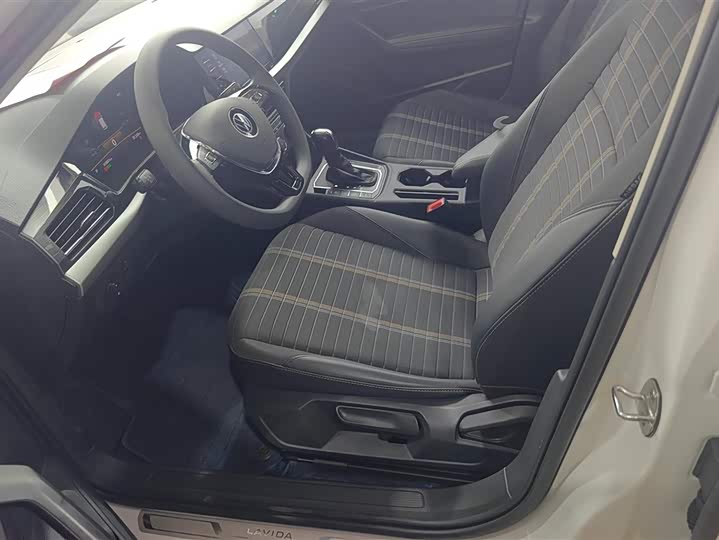 Фото 9 - Volkswagen Lavida